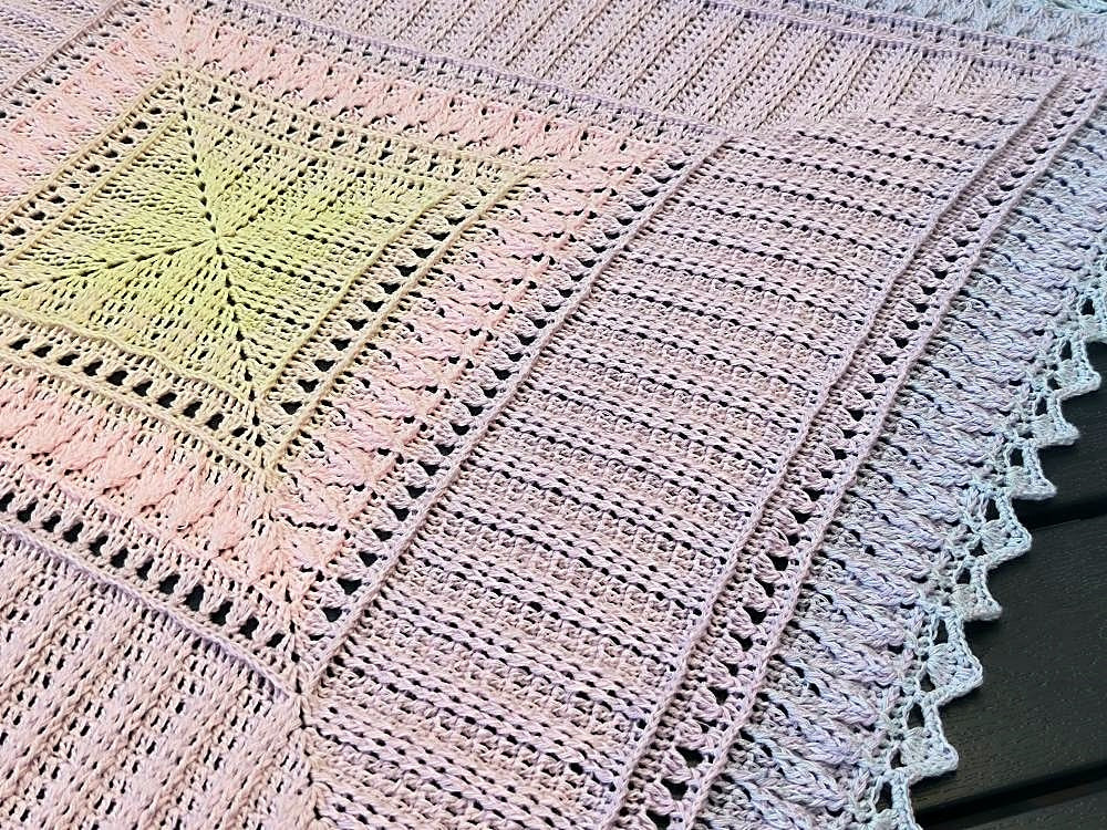 Häkelanleitung - Mitteldecke "Magic"